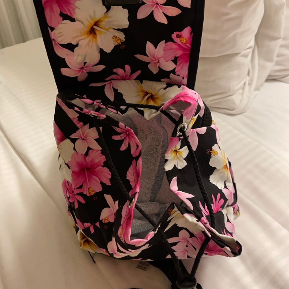 Small/compact backpack - Picture 4 of 4